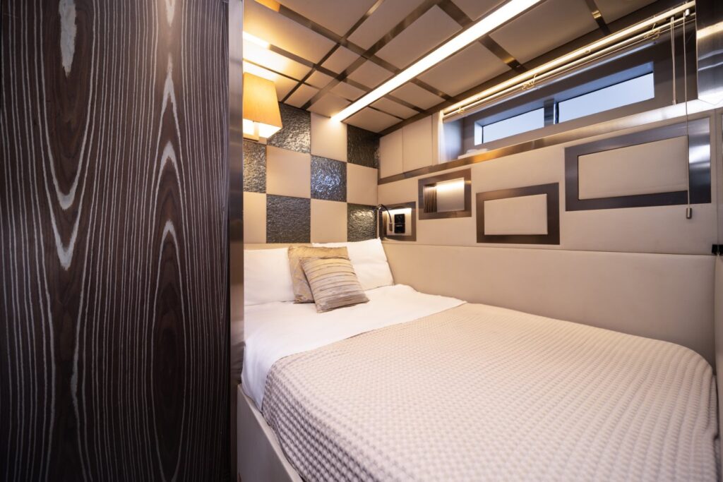 Admiral Sail Silent 76