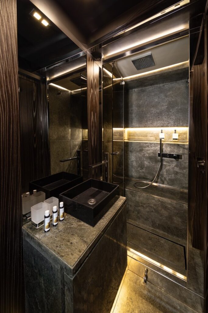 Admiral Sail Silent 76